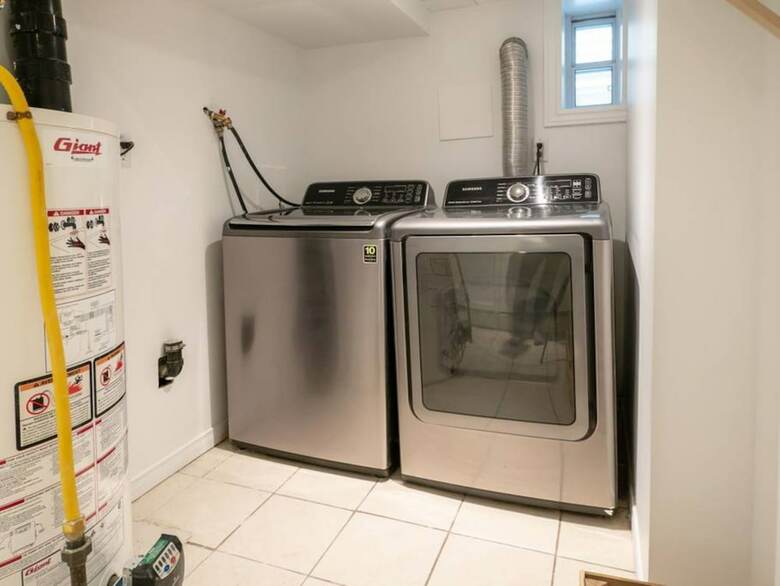 Quiet Greektown 1 Bedroom Apartment