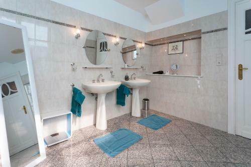 B&B Josaphat Park