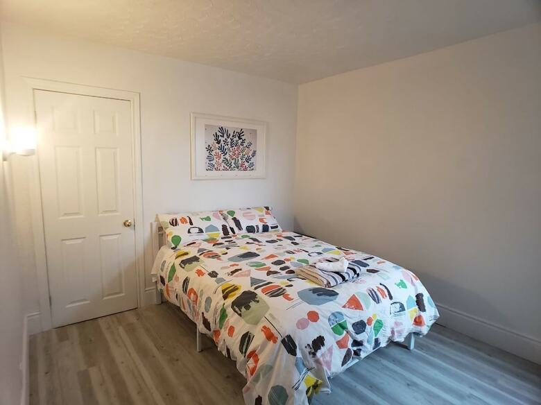 King Bed Home With Park View