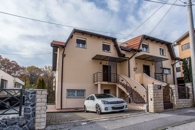 Hotel Houzzz21