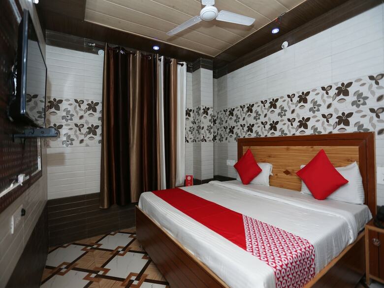 Oyo 28835 Hotel Star
