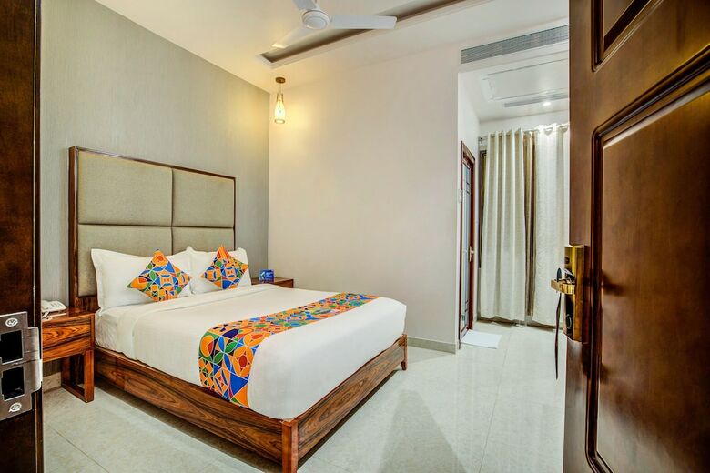 Fabhotel Options Lawn