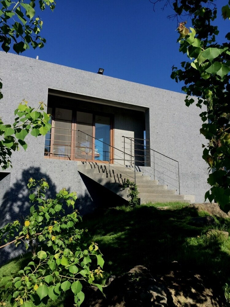 Bed & Breakfast Stone Party