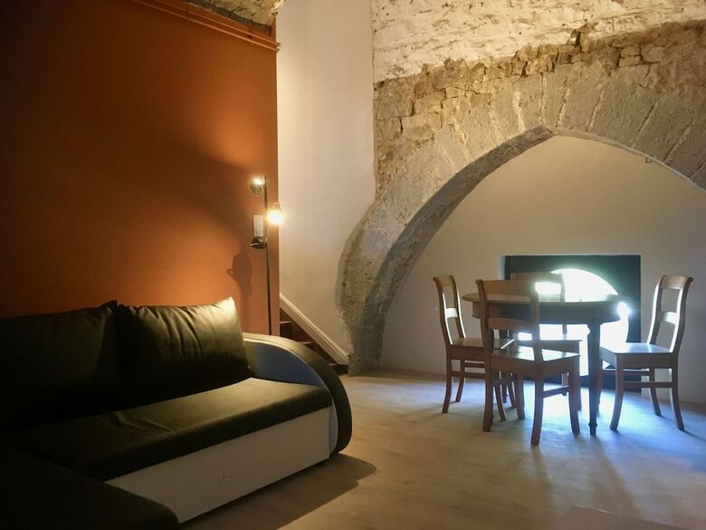 Ch�telet De Barben�on