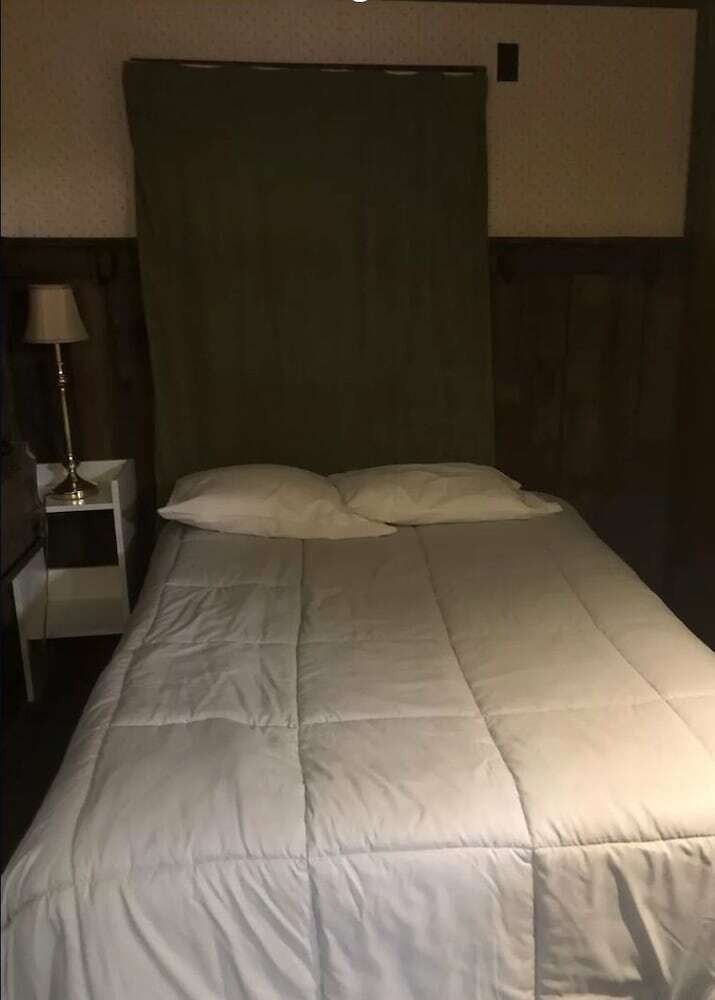 Colonial Motel