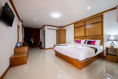 Thatphanom View Hotel