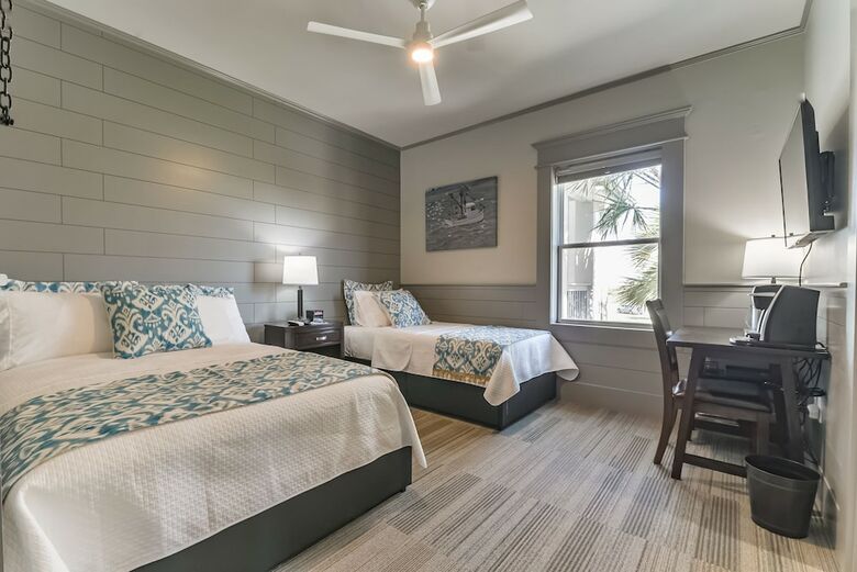 Bed & Breakfast Harborwalk Lodge