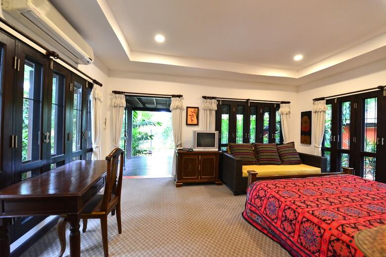 Hotel Baan Nai Soi Homestay
