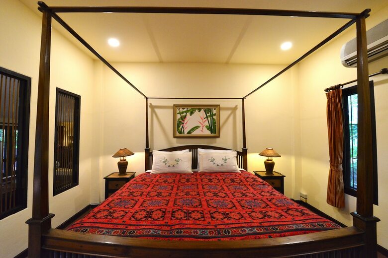 Hotel Baan Nai Soi Homestay