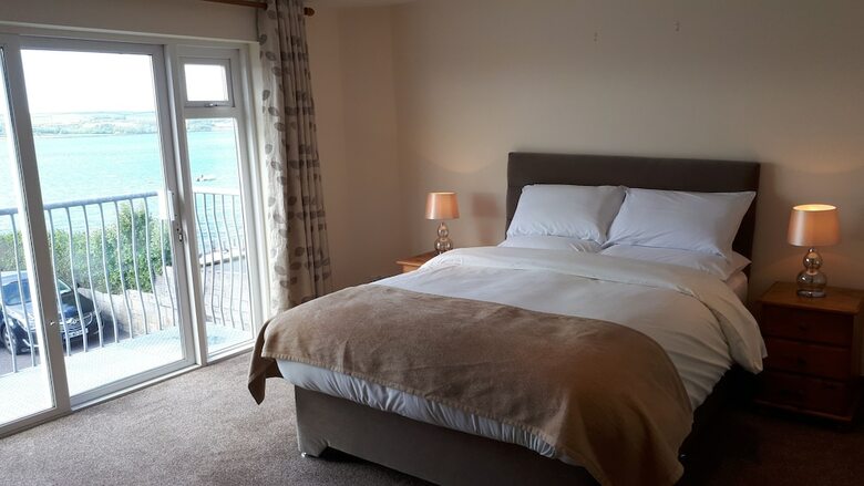 Hotel Dingle Harbour Nights
