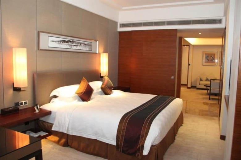 Heyuan Mels Welton Evergreen Lake Hotel