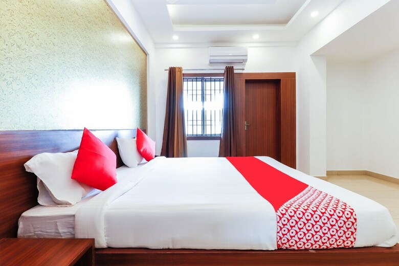 Hotel Oyo 28076 Samrudhi Residency