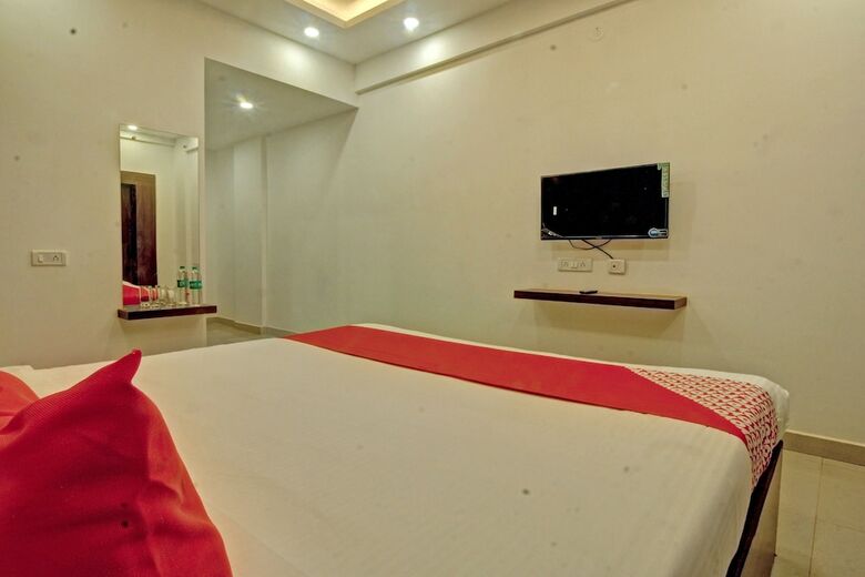 Hotel Oyo 28076 Samrudhi Residency