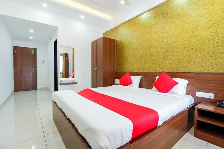 Hotel Oyo 28076 Samrudhi Residency