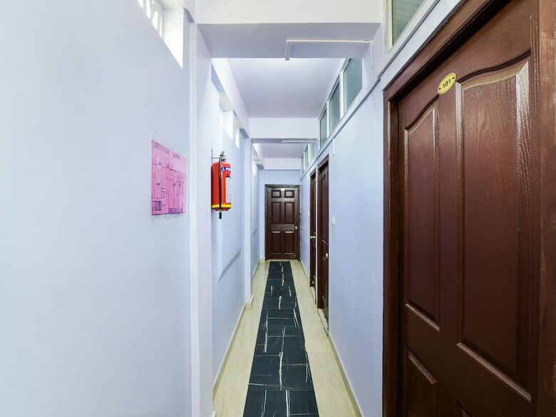 Spot On 37504 Mayura Hotel And Lodge