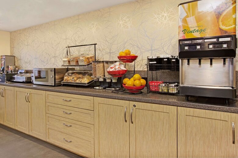 Hotel Ramada By Wyndham Staten Island