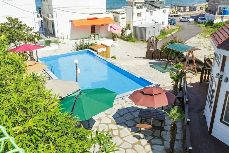 Geoje Patio Pension