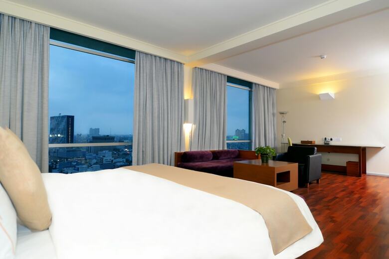 Hotel Sparks Luxe Jakarta