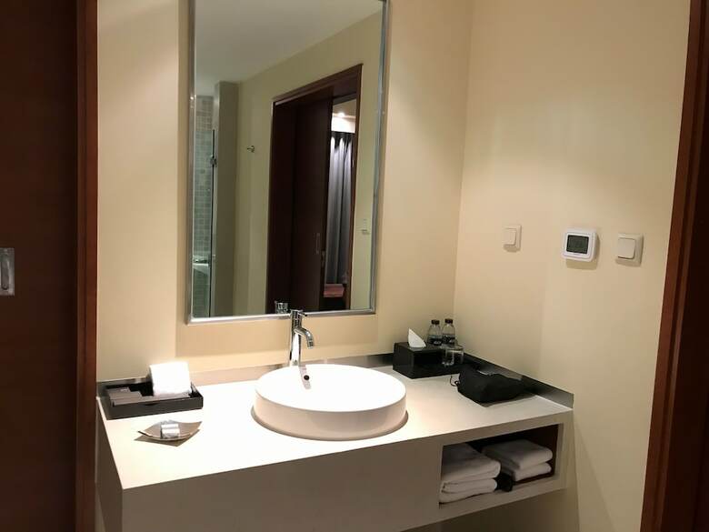 Hotel Sparks Luxe Jakarta