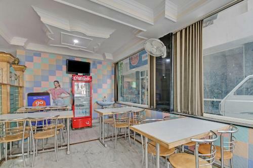Oyo 24888 Hotel Sham Palace