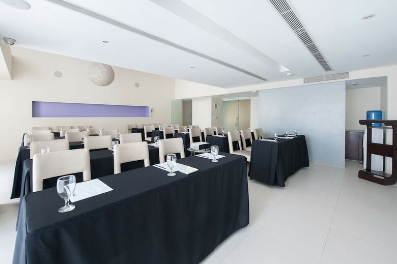 Hotel The Picasso Boutique Serviced Residences