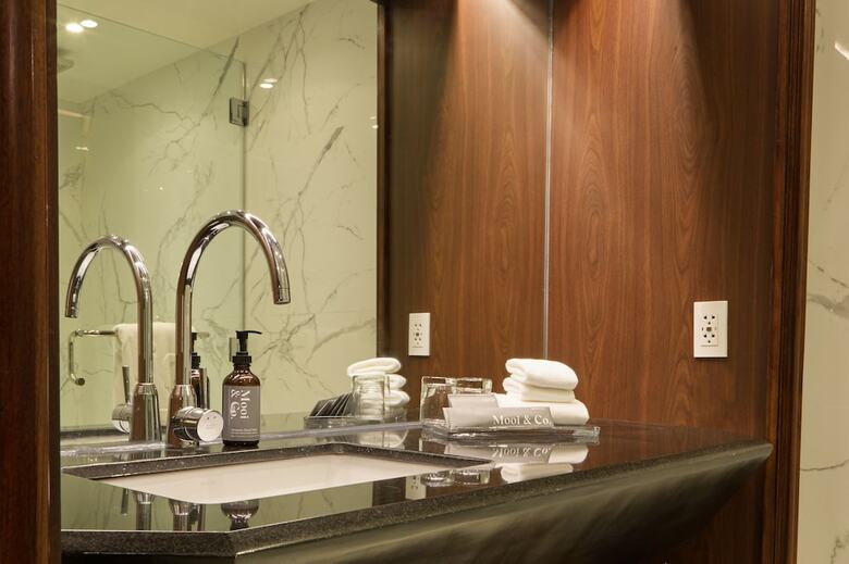 Hotel The Picasso Boutique Serviced Residences