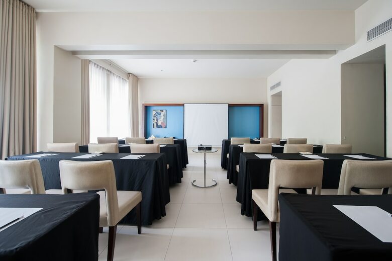 Hotel The Picasso Boutique Serviced Residences