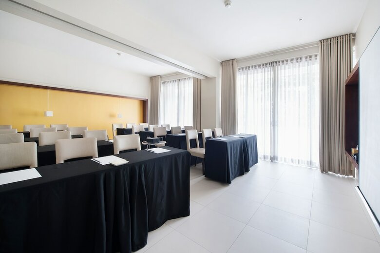 Hotel The Picasso Boutique Serviced Residences