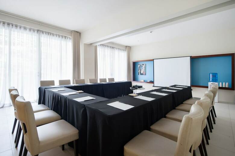 Hotel The Picasso Boutique Serviced Residences