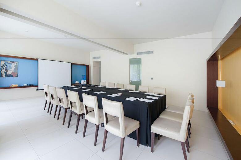 Hotel The Picasso Boutique Serviced Residences
