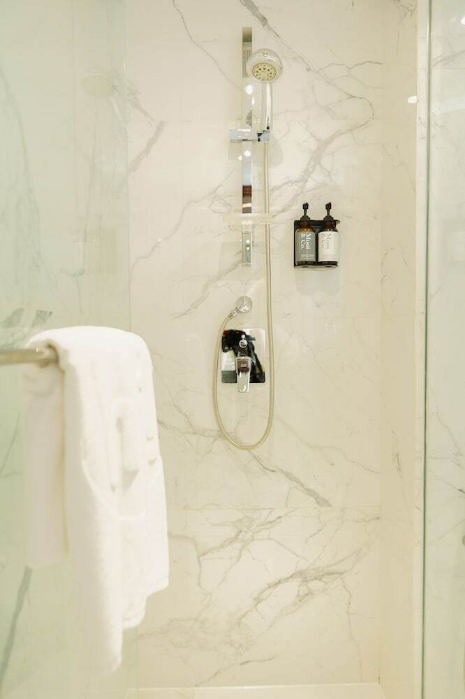 Hotel The Picasso Boutique Serviced Residences