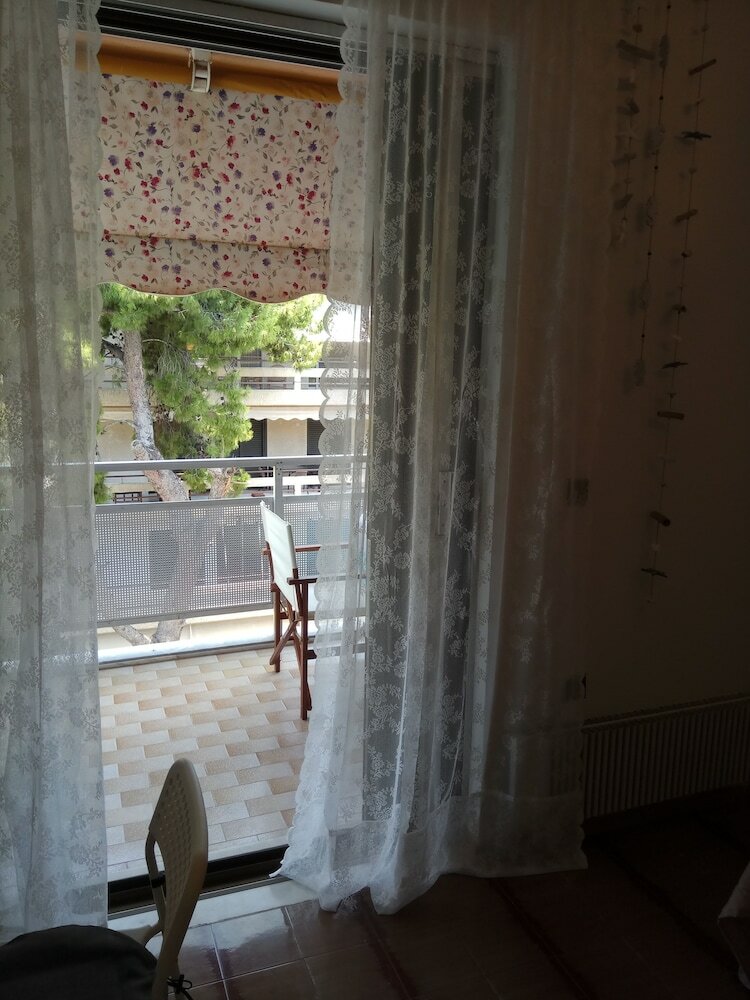 Top Floor Cozy Apartment Near The Beach