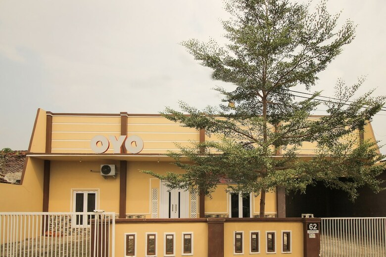 Hostal Oyo 654 Fabio Guest House Syariah