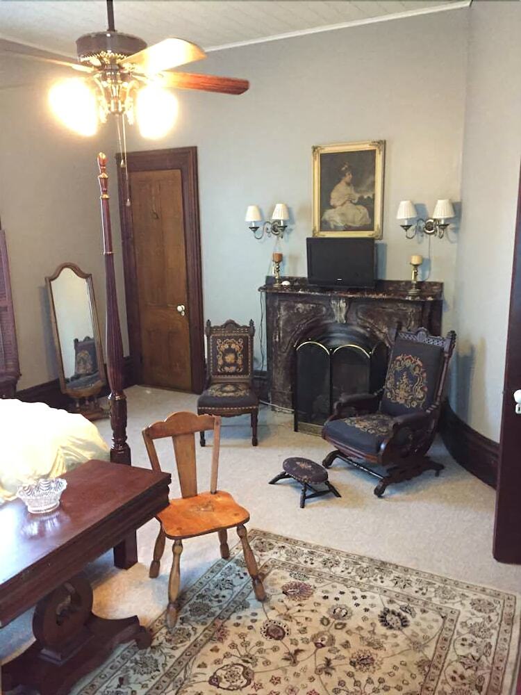 Bed & Breakfast 1873 Victorian Rose