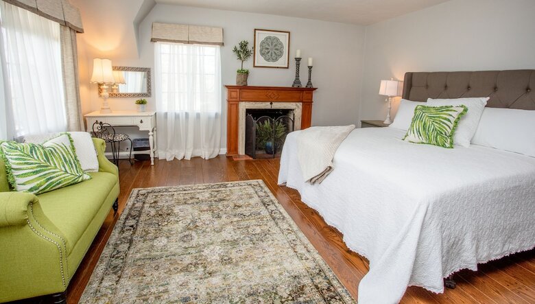 Bed & Breakfast Hummingbird Estate Wine & Suites
