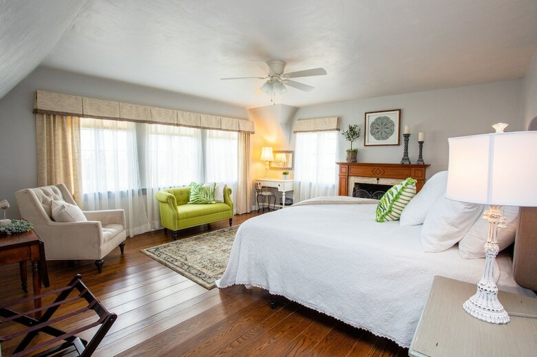 Bed & Breakfast Hummingbird Estate Wine & Suites