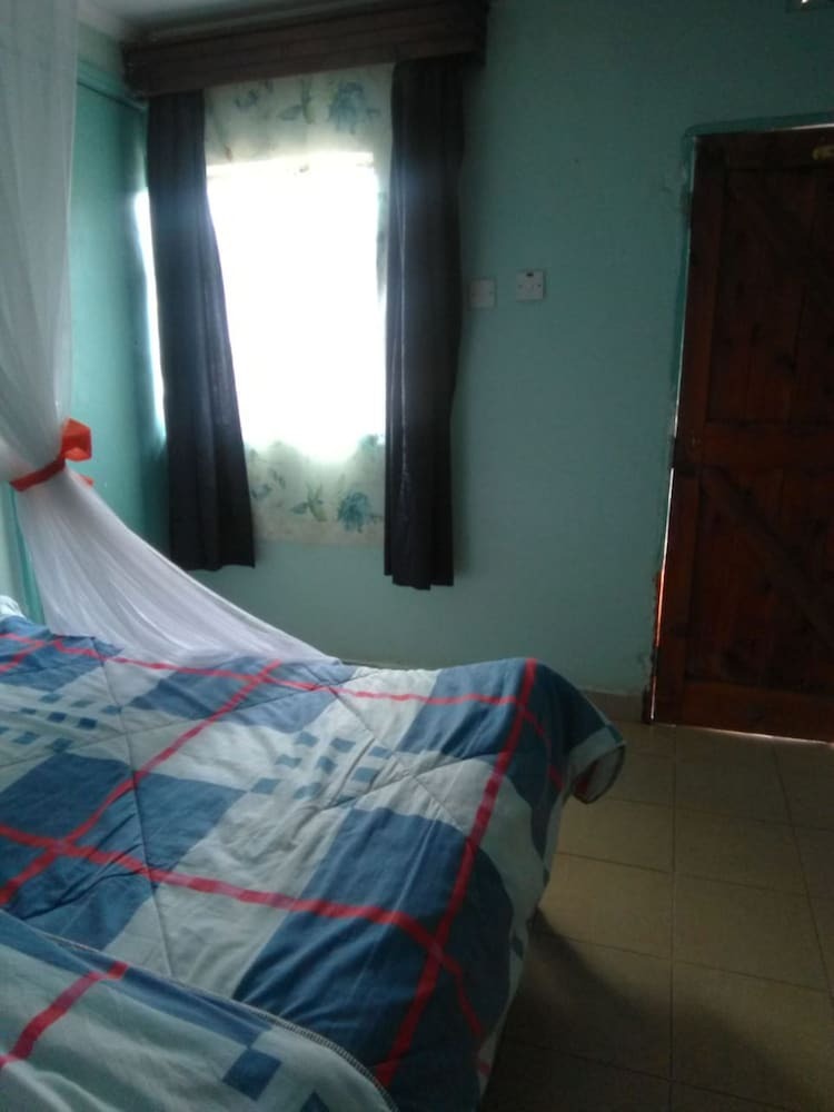 Hotel Usenge Sunset Resort