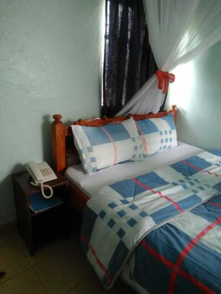 Hotel Usenge Sunset Resort