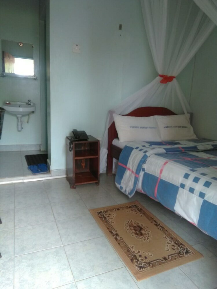 Hotel Usenge Sunset Resort