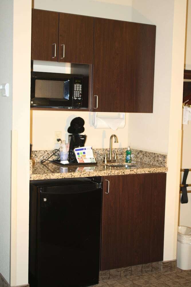 Hotel Holiday Inn Express & Suites Bridgeport