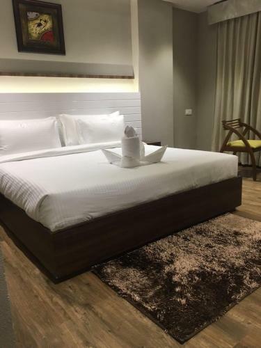 Hotel City Crown