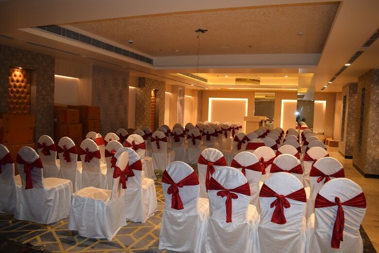 Hotel Deep Clarks Inn Lucknow