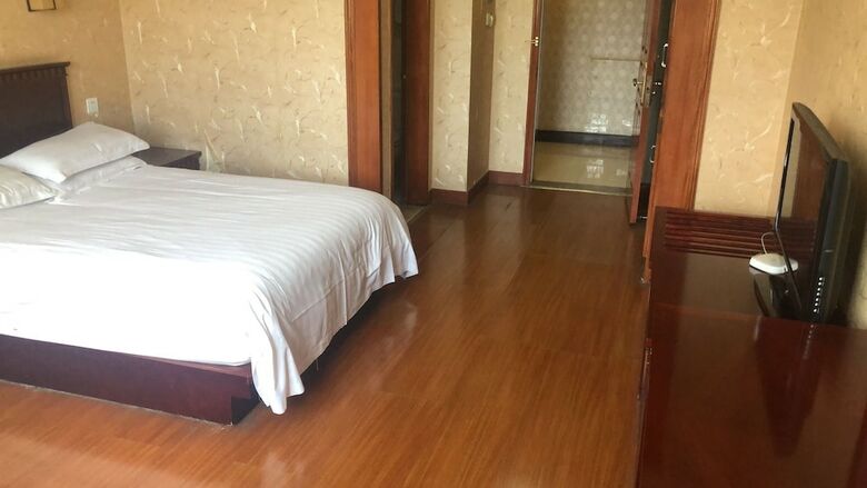 Jiaxing Yijiangnan Holiday Hotel