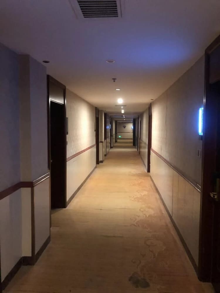 Jiaxing Yijiangnan Holiday Hotel
