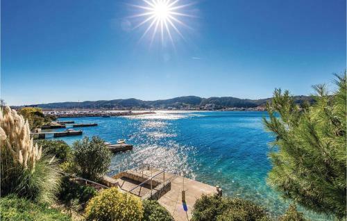 Two-bedroom Apartment In Supetarska Draga