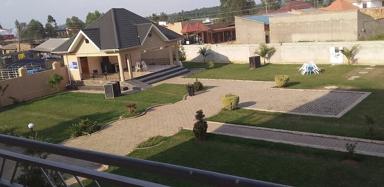 Senevin Gardens Hotel