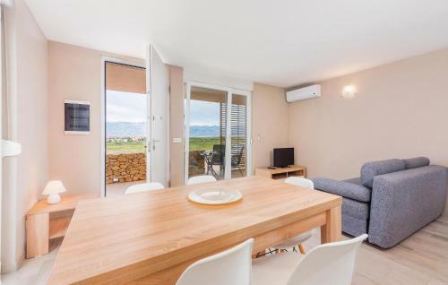Two-bedroom Apartment In Povljana