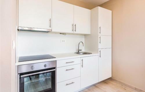 Two-bedroom Apartment In Povljana
