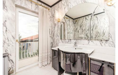 Four-bedroom Holiday Home In Rijeka