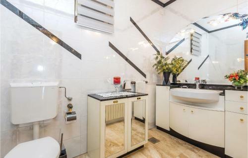 Four-bedroom Holiday Home In Rijeka